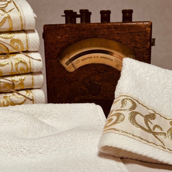 Palazzo Hand Towel - 100% Egyptian Cotton / Adorned with Arabic caligraphy borders